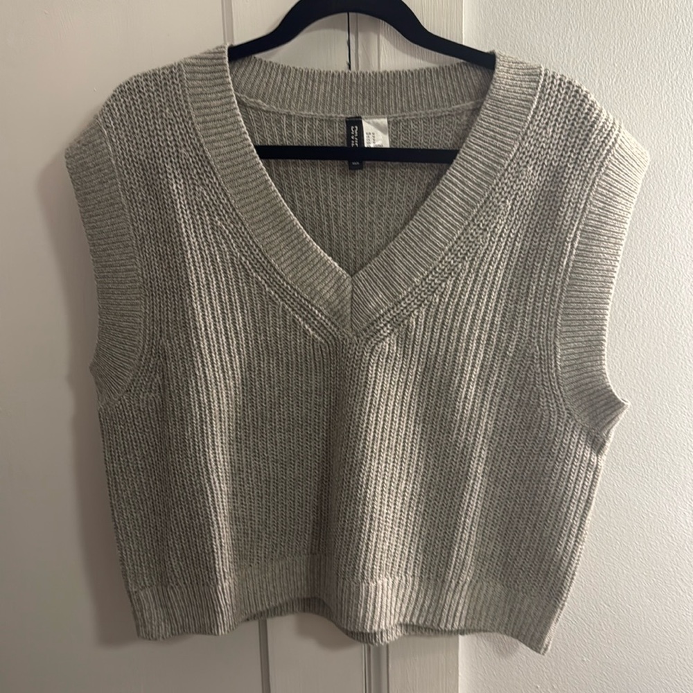 H&M Gray Sweater Vest